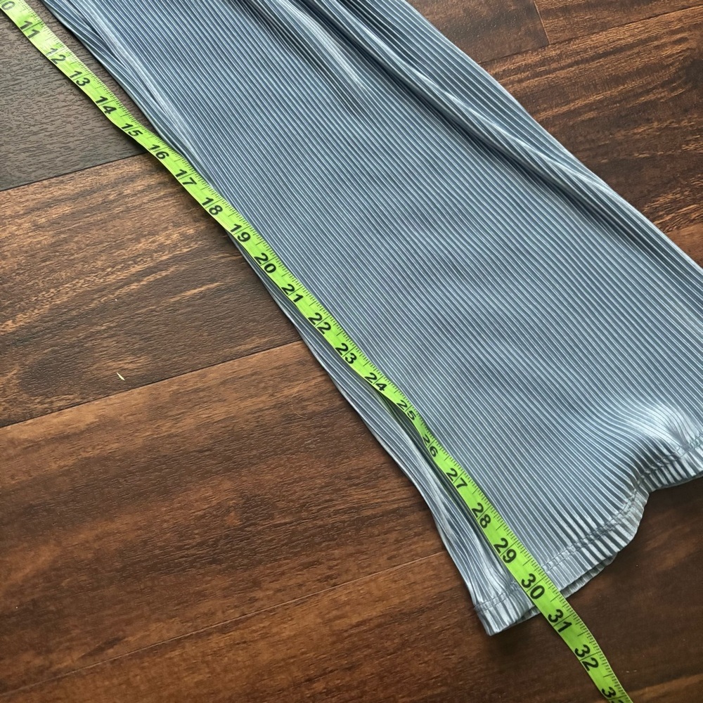 Reformation Carrington Plisse Blue Pants size M high rise euc - Picture 9 of 9